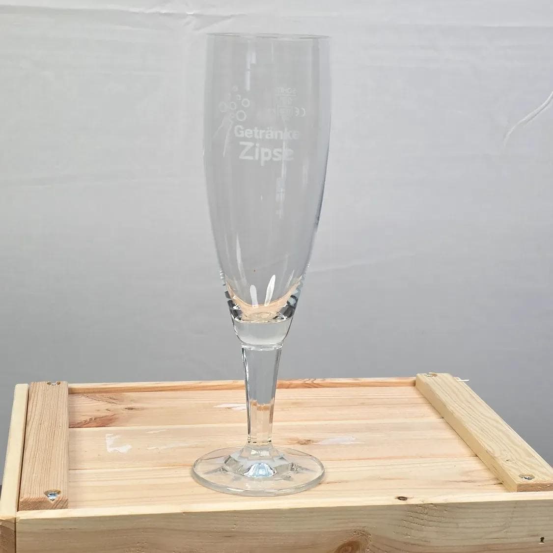 Schlankes Pilsstangen-Glas.